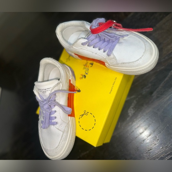 Off-White Kids
Vulcanized low-top sneakers - Picture 5 of 6